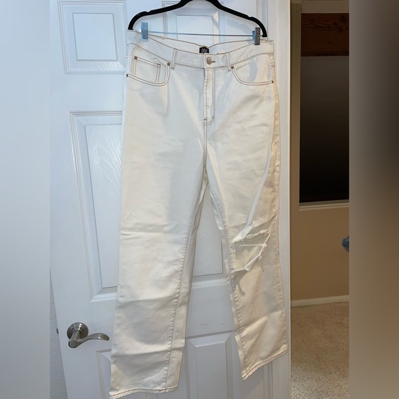 BDG Loose Straight Jean – Destroyed Ivory Denim - Urban Outfitters 33 - Picture 8 of 15